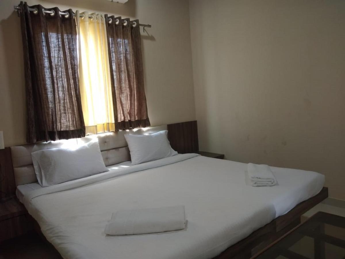 Hotel Krishna Exotica Ahmednagar Bagian luar foto